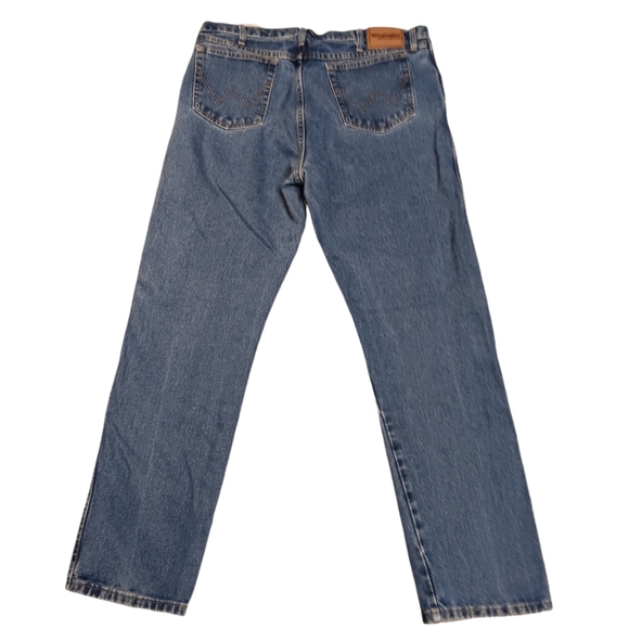 WRANGLER MEN'S SIZE 38×34 DENIM BLUE JEANS. - Picture 3 of 3